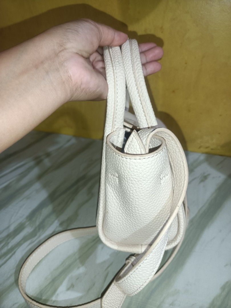 Songmont Mini Song Bag (Category: Cross-body Bags) located in Bolinao. Submitted by shayne_0215 (Listing ID 1470878889, Image 2). Description: Ukay Source No Flaws Last Price Posted with Free Shipping Nationwide Mine/Deal Now, Pay Now via GCASH.