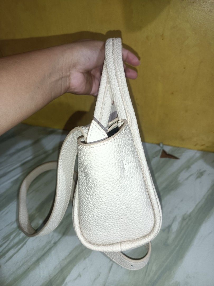 Songmont Mini Song Bag (Category: Cross-body Bags) located in Bolinao. Submitted by shayne_0215 (Listing ID 1470878889, Image 3). Description: Ukay Source No Flaws Last Price Posted with Free Shipping Nationwide Mine/Deal Now, Pay Now via GCASH.