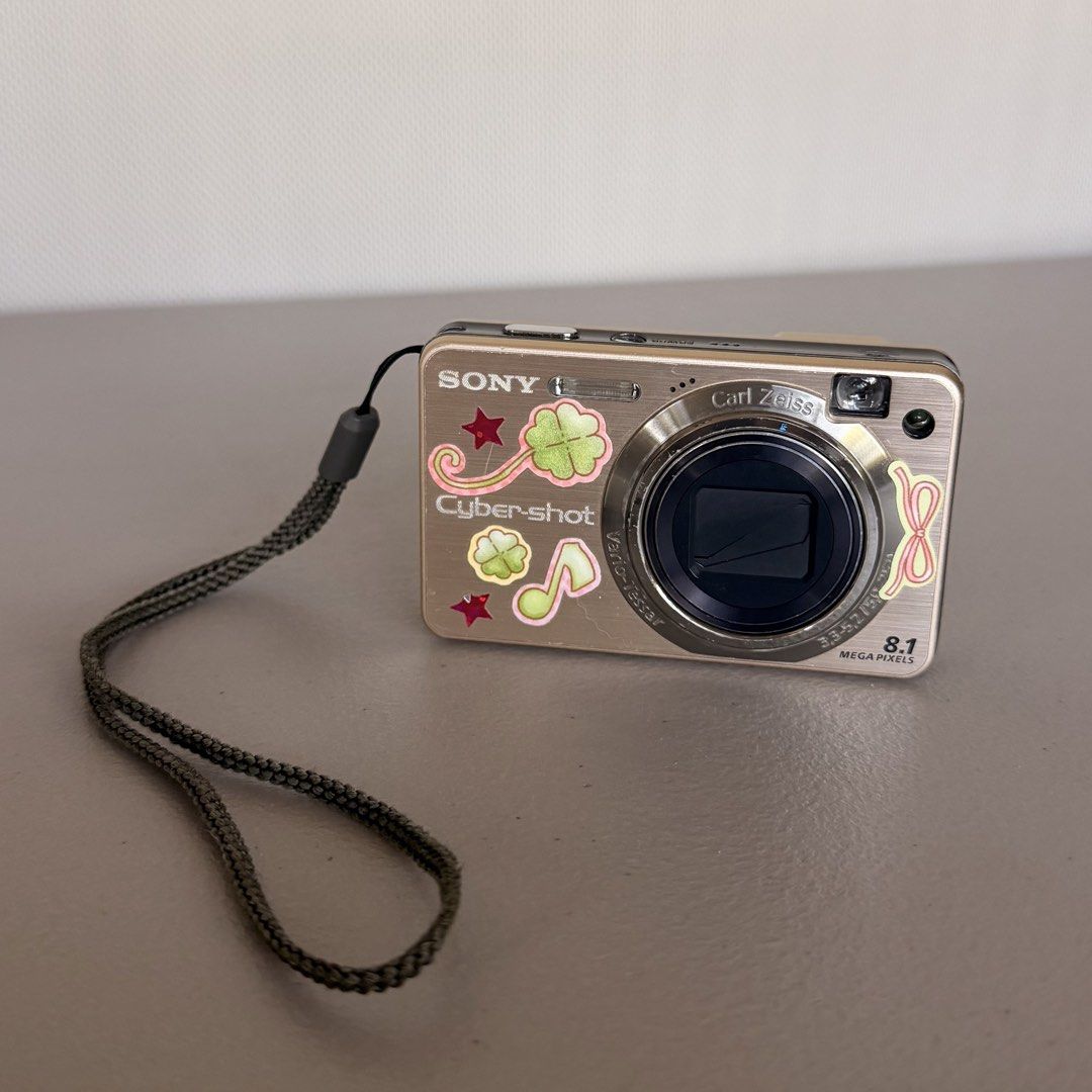 Sony Cybershot DSC-W150 (Category: Cameras) located in Binan City. Submitted by luckythriffs (Listing ID 1470856836, Image 1). Description: Sony Cybershot DSC-W150 (in rare gold color) Price: ₱4,000, Shipped! (FIXED) Bought for ₱5,000 Details: 📸 9/10 body condition ⚡ Working flash (perfect for digicam aesthetic!) 🎀 A TikTok favorite Issue: Minor LCD burn (visible on screen) - Slight blur on the output Inclusions: Battery SD card ➕ Add ₱500 for 