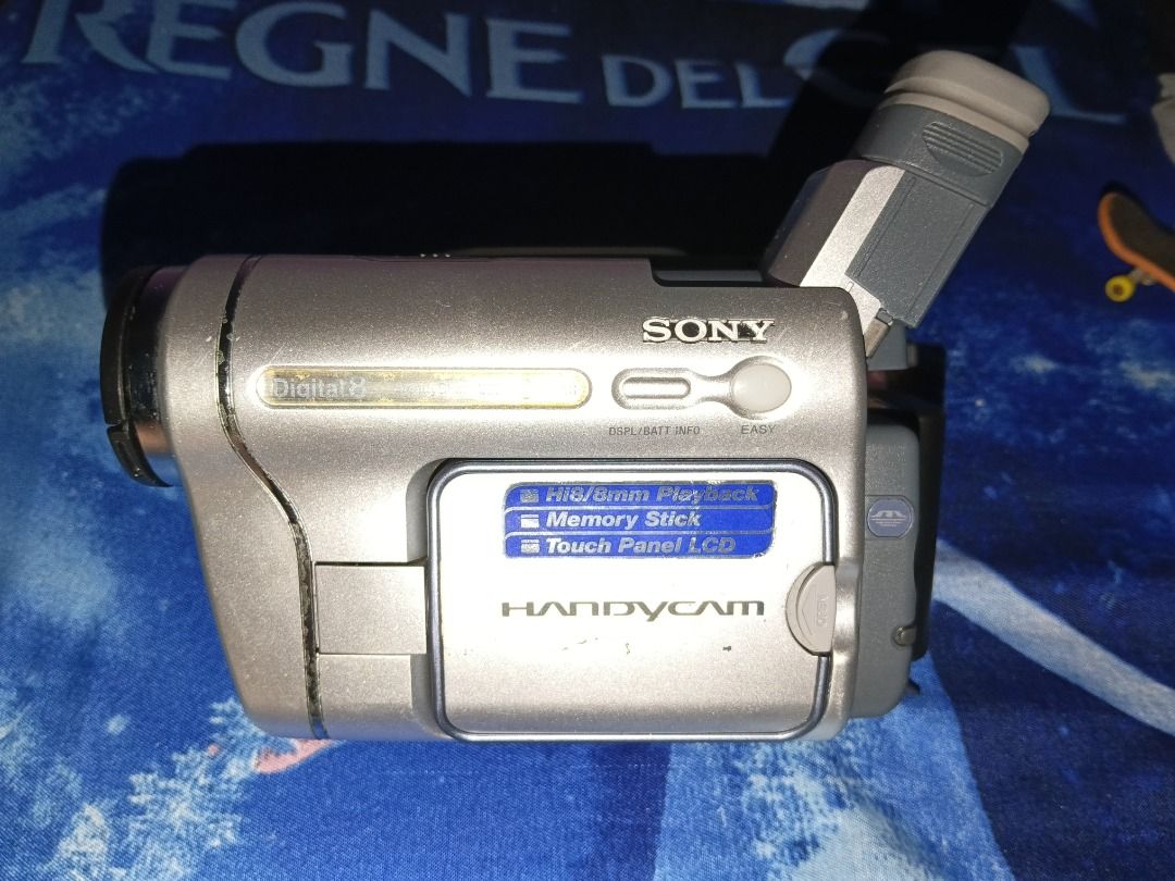 SONY HANDYCAM DCR TRV 461 E PAL (Category: Cameras) located in Quezon City. Submitted by shezzowicked (Listing ID 1470905647, Image 1). Description: FS SONY HANDYCAM DCR TRV 461 E PAL WITH ISSUE biglang namamatay mga ilang minutes, pero nagagamit rin siya mga ilang minuto. tapos hindi ulit mag oopen, tapos mga ilang oras mag bubukas ulit. ewan, short circuit ata. white Icd, pero na ttouch yung screen. WORKING YUNG LIGHTS NIYA, WORKING RIN ZOOM, W