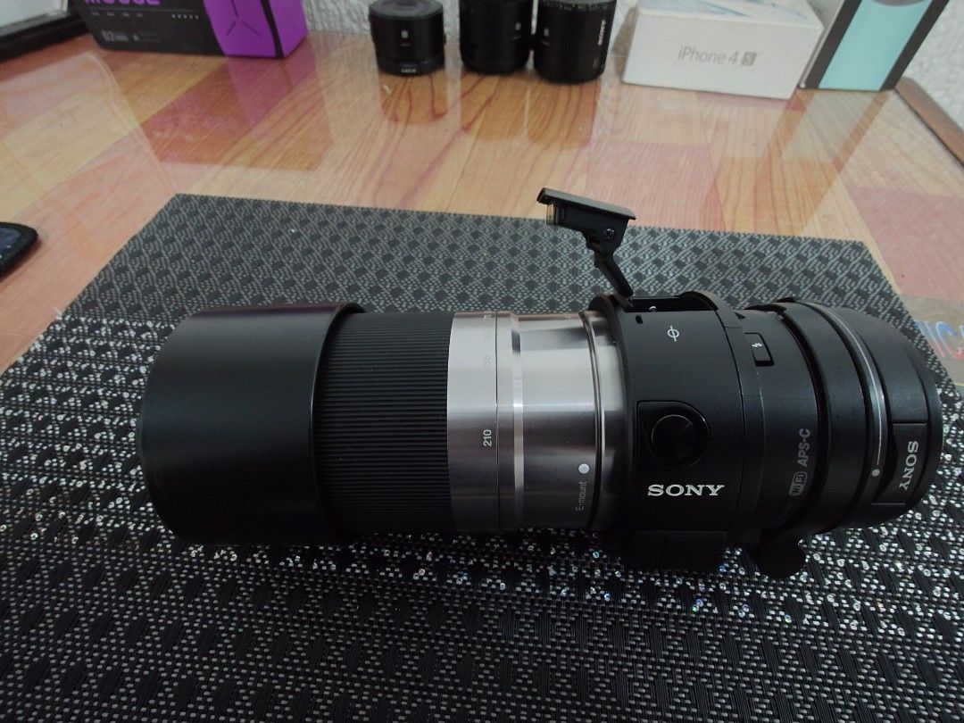Sony ILCE QX1 Lens Style Camera (Category: Cameras) located in Imus. Submitted by bertzz06 (Listing ID 1470767386, Image 1). Description: For Sales Sony ILCE-QX1 - 2,220 shutter count Inclusion: Replacement Battery Box and Manual Memory not included Meet up location: Robinson's Malolos RFS: upgrade to Sony A6700 Mga Pangunahing Katangian (Core Specs) • Sensor: 20.1-megapixel APS-C Exmor CMOS sensor (kapareho ng kalidad ng mga DSLR at mirrorless c