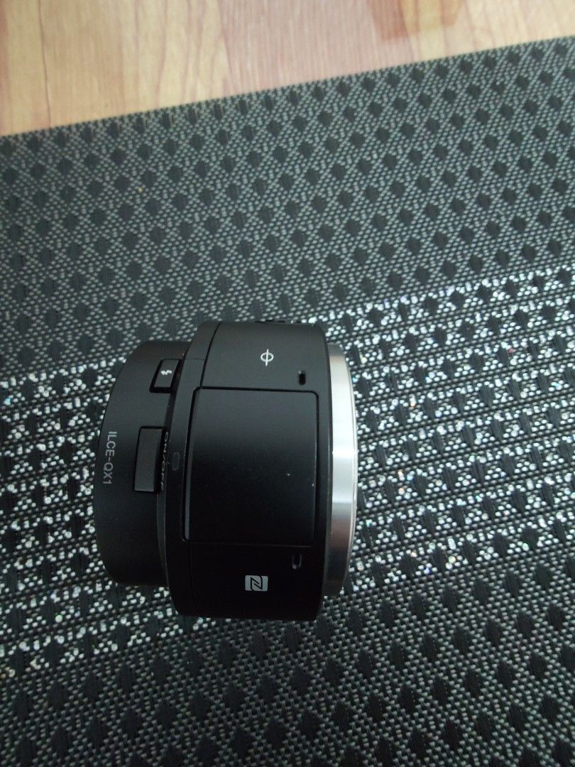 Sony ILCE QX1 Lens Style Camera (Category: Cameras) located in Imus. Submitted by bertzz06 (Listing ID 1470767386, Image 2). Description: For Sales Sony ILCE-QX1 - 2,220 shutter count Inclusion: Replacement Battery Box and Manual Memory not included Meet up location: Robinson's Malolos RFS: upgrade to Sony A6700 Mga Pangunahing Katangian (Core Specs) • Sensor: 20.1-megapixel APS-C Exmor CMOS sensor (kapareho ng kalidad ng mga DSLR at mirrorless c