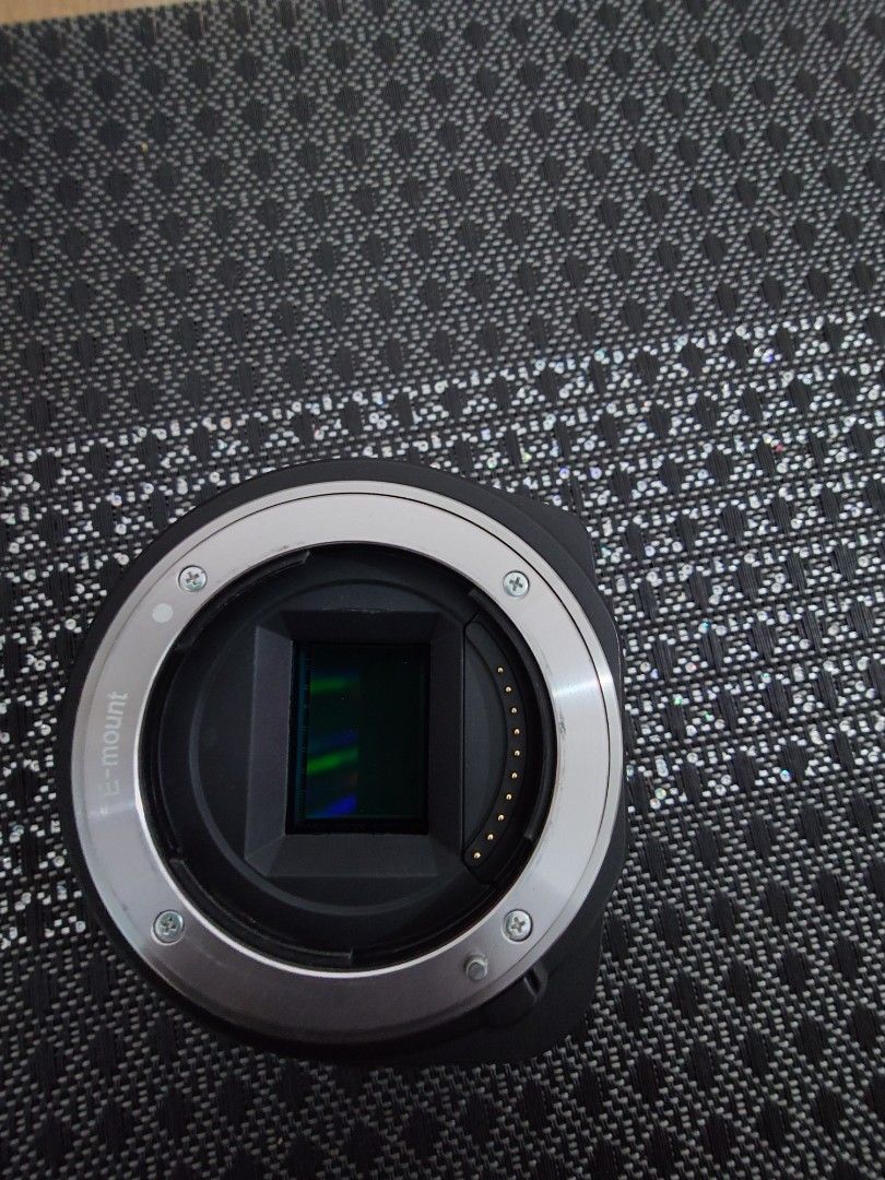 Sony ILCE QX1 Lens Style Camera (Category: Cameras) located in Imus. Submitted by bertzz06 (Listing ID 1470767386, Image 3). Description: For Sales Sony ILCE-QX1 - 2,220 shutter count Inclusion: Replacement Battery Box and Manual Memory not included Meet up location: Robinson's Malolos RFS: upgrade to Sony A6700 Mga Pangunahing Katangian (Core Specs) • Sensor: 20.1-megapixel APS-C Exmor CMOS sensor (kapareho ng kalidad ng mga DSLR at mirrorless c