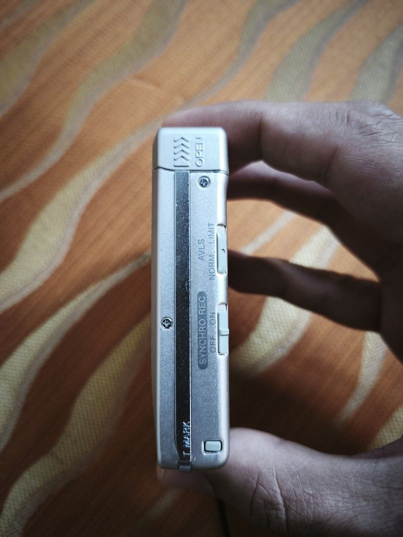 Sony Walkman MZ-R55 Portable MiniDisc (Category: Portable Music Players) located in Candon. Submitted by ylocos_thrifts (Listing ID 1470813713, Image 3). Description: Tested/Working Sony Walkman MZ-R55 Portable MiniDisc Remote/Headset is working Gum Battery Operated.