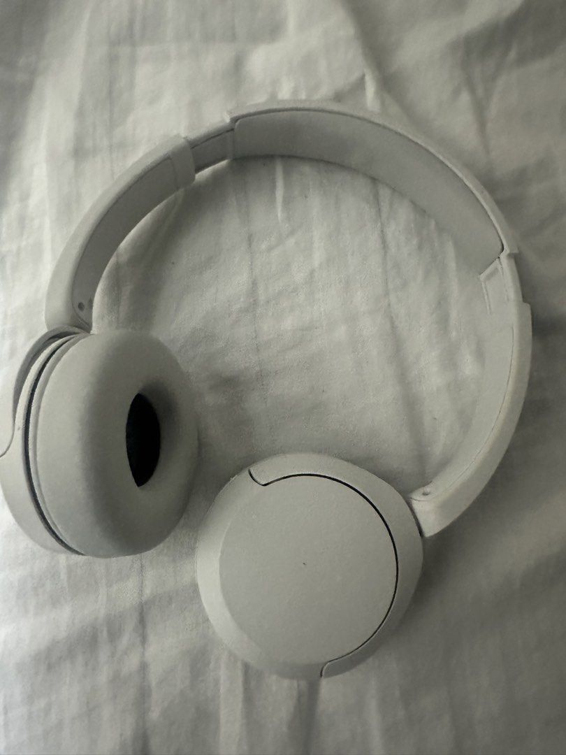 Sony Wh-ch520 (Category: Headphones & Headsets) located in Manila. Submitted by adee_dg (Listing ID 1470801928, Image 2). Description: .