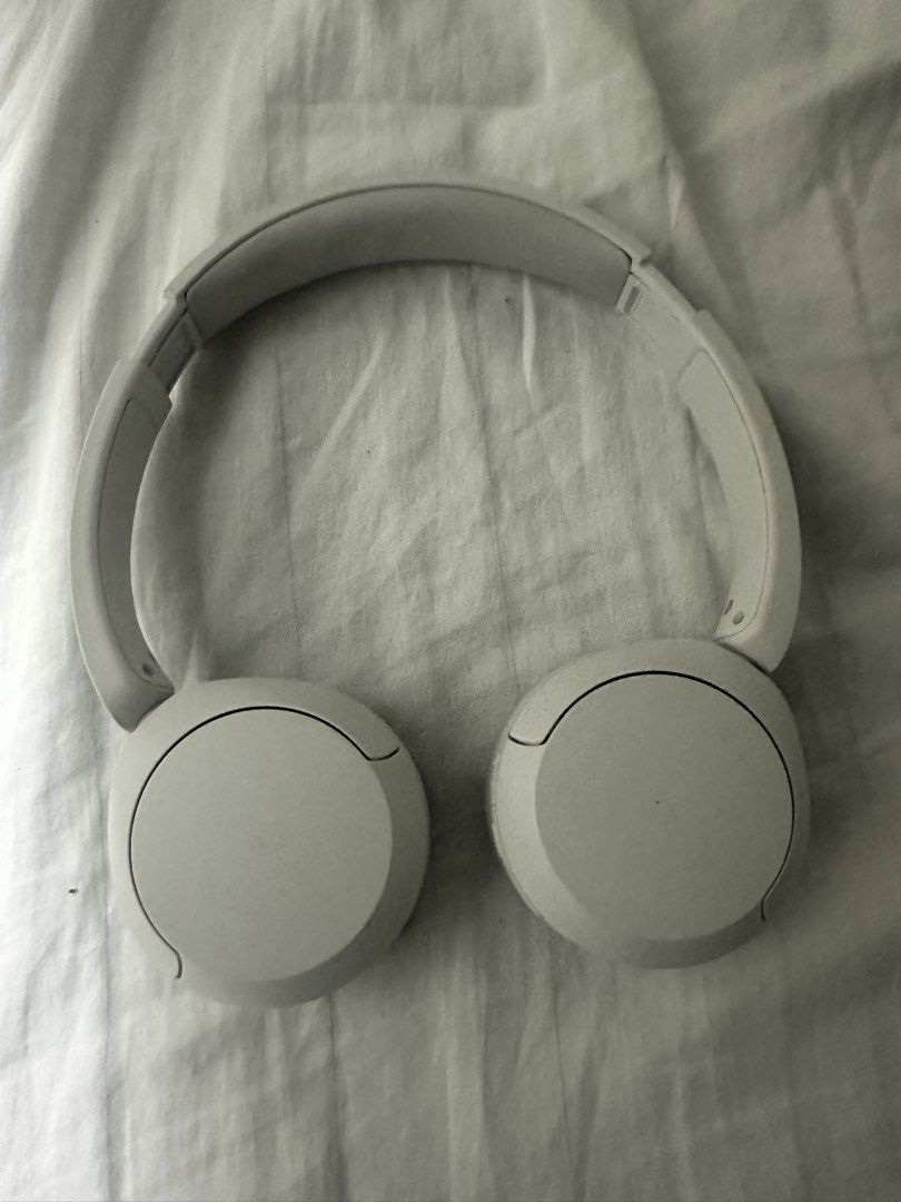 Sony Wh-ch520 (Category: Headphones & Headsets) located in Manila. Submitted by adee_dg (Listing ID 1470801928, Image 1). Description: .