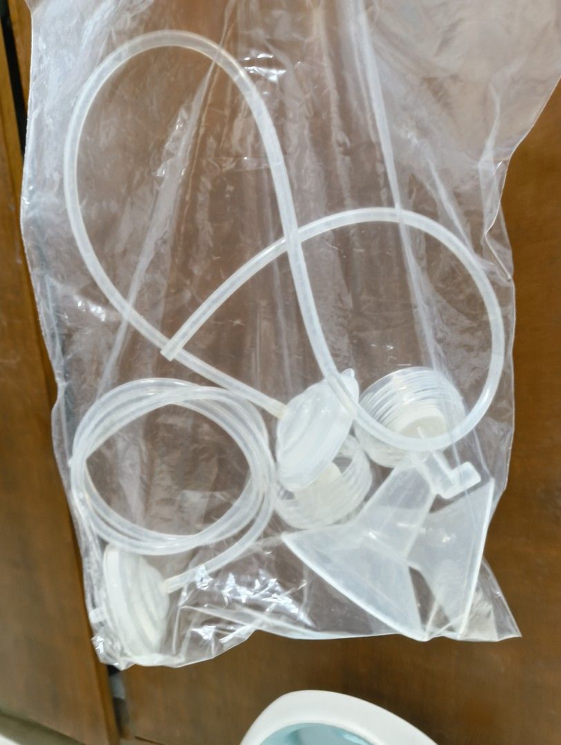 Spectra S1 Electric Breast Pump with Box (Category: Breastfeeding & Bottle Feeding) located in Antipolo. Submitted by kei.regalado (Listing ID 1470862259, Image 3). Description: - Spectra S1 electric breast pump with built-in rechargeable battery - Includes original box (with minor edge/corner wear) - Original power adapter with 3-pin plug included - Complete accessories: tubes, valves, backflow protectors, and flanges - Features adjustable cycle