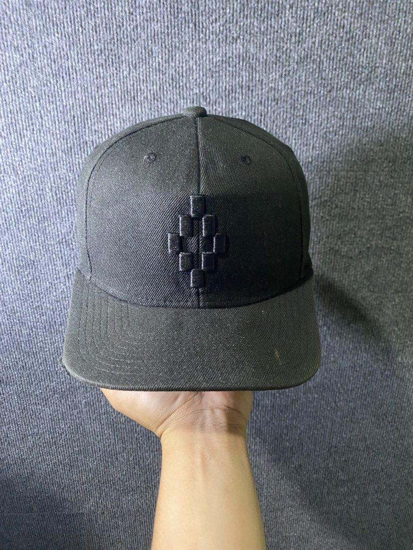 Starter x marcelo burlon (Category: Caps & Hats) located in Surallah. Submitted by unending_archive (Listing ID 1470855553, Image 1). Description: Osfa excellent Issue see pic.