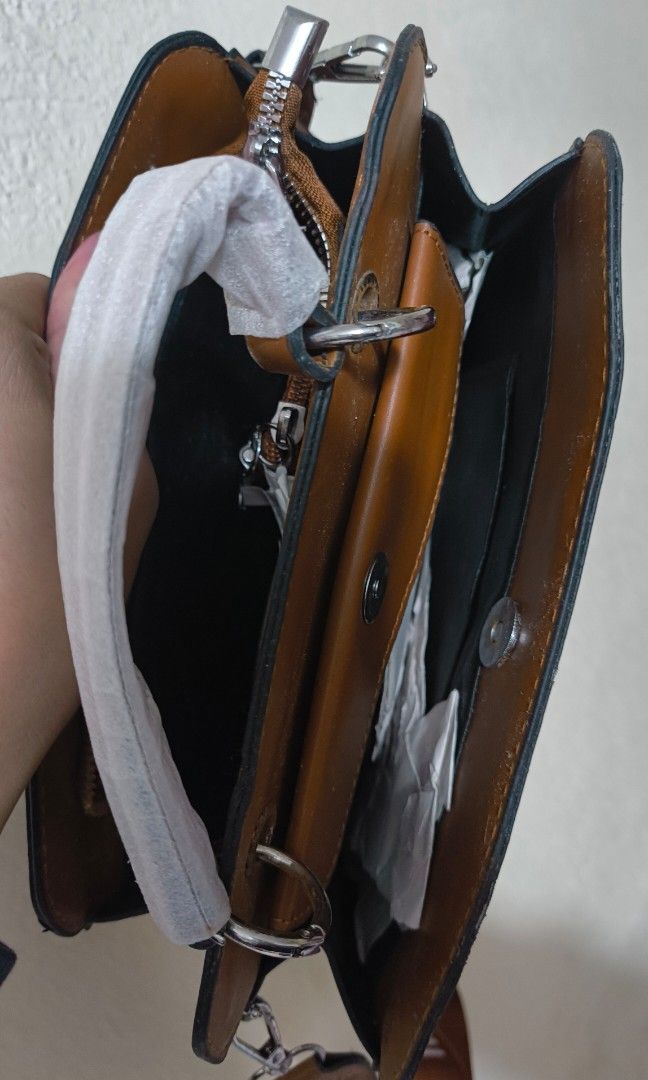 Steve Madden crossbody bag (Category: Cross-body Bags) located in Cavite. Submitted by swiftfish_2c26c0 (Listing ID 1470896891, Image 3). Description: .