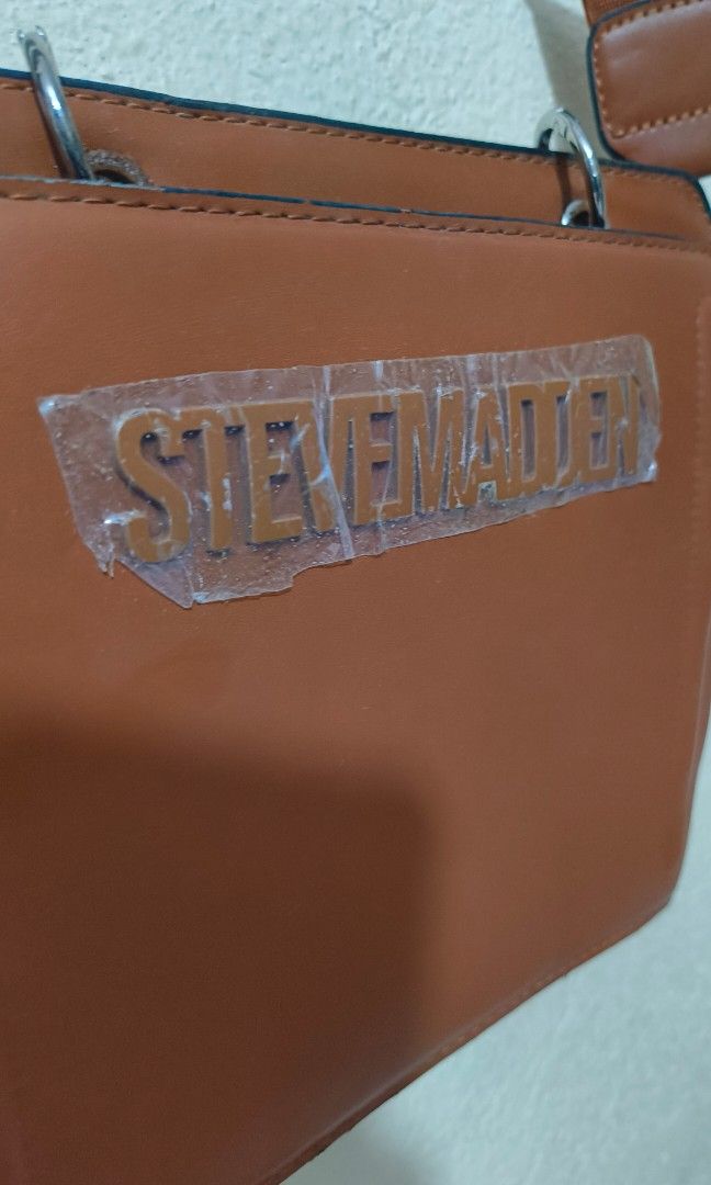 Steve Madden crossbody bag (Category: Cross-body Bags) located in Cavite. Submitted by swiftfish_2c26c0 (Listing ID 1470896891, Image 2). Description: .