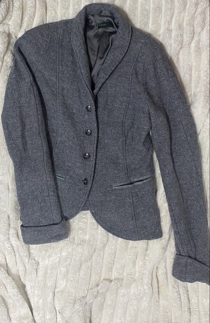 Stile Benetton Fitted Grey Wool Blend Jacket (Category: Coats, Jackets and Outerwear) located in Caloocan City. Submitted by bea_d_ (Listing ID 1470770049, Image 1). Description: STILE BENETTON Grey Fitted Wool-Blend Jacket Classic, tailored Stile Benetton button-down jacket featuring an elegant shawl collar, structured seam detailing, piped faux pockets, and full interior lining. Perfect for autumn/winter travel, chilly office spaces, or sophist