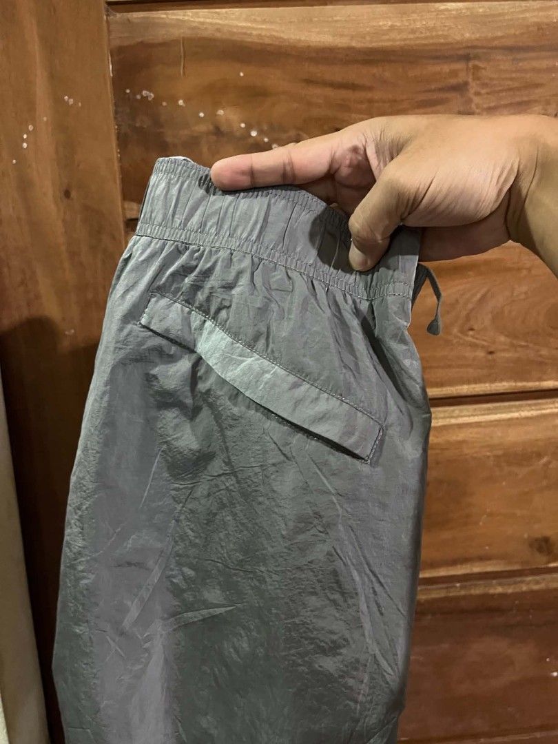 STONE ISLAND NYLON SHORT (Category: Shorts) located in Tagum. Submitted by danelle_closet1106 (Listing ID 1470771552, Image 3). Description: GOOD AS NEW SIZE:MEDIUM 10/10 COLOR RATE VER MINIMAL ISSUE LANG SEE LAST 2 PICS NOT VISIBLE.