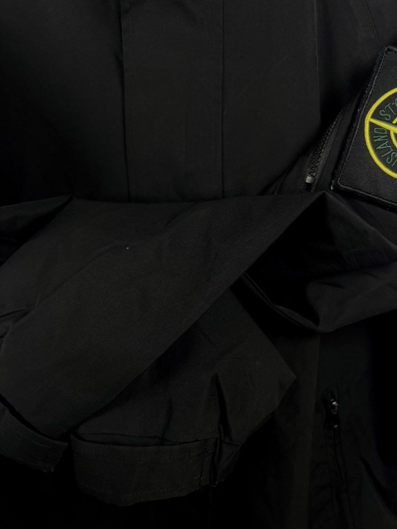 ‎“STONE ISLAND” SHLDR PATCH FZ WMDBRKR JACKET (Category: Activewear) located in Taguig. Submitted by ldm.ph (Listing ID 1470751318, Image 3). Description: ‎(LDM-E-320) ‎Size:ACTUAL FIT:LARGE ‎Dimensions ‎Inches width:22 ‎Inches length:27 ‎Condition: GOOD AS NEW ‎Color rate:10 ‎Flaws:❌ ‎(READY TO WEAR).