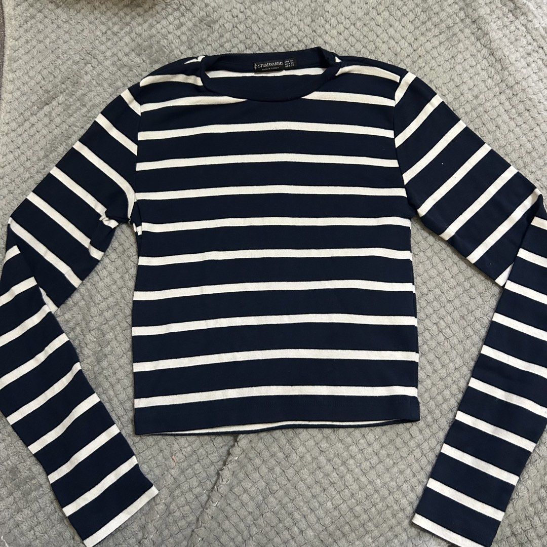 Stradivarius Navy Blue Long Sleeve Shirt (Category: Longsleeves) located in San Juan City. Submitted by e_declutters2019 (Listing ID 1470785749, Image 1). Description: • 10/10 condition. • measurements posted .