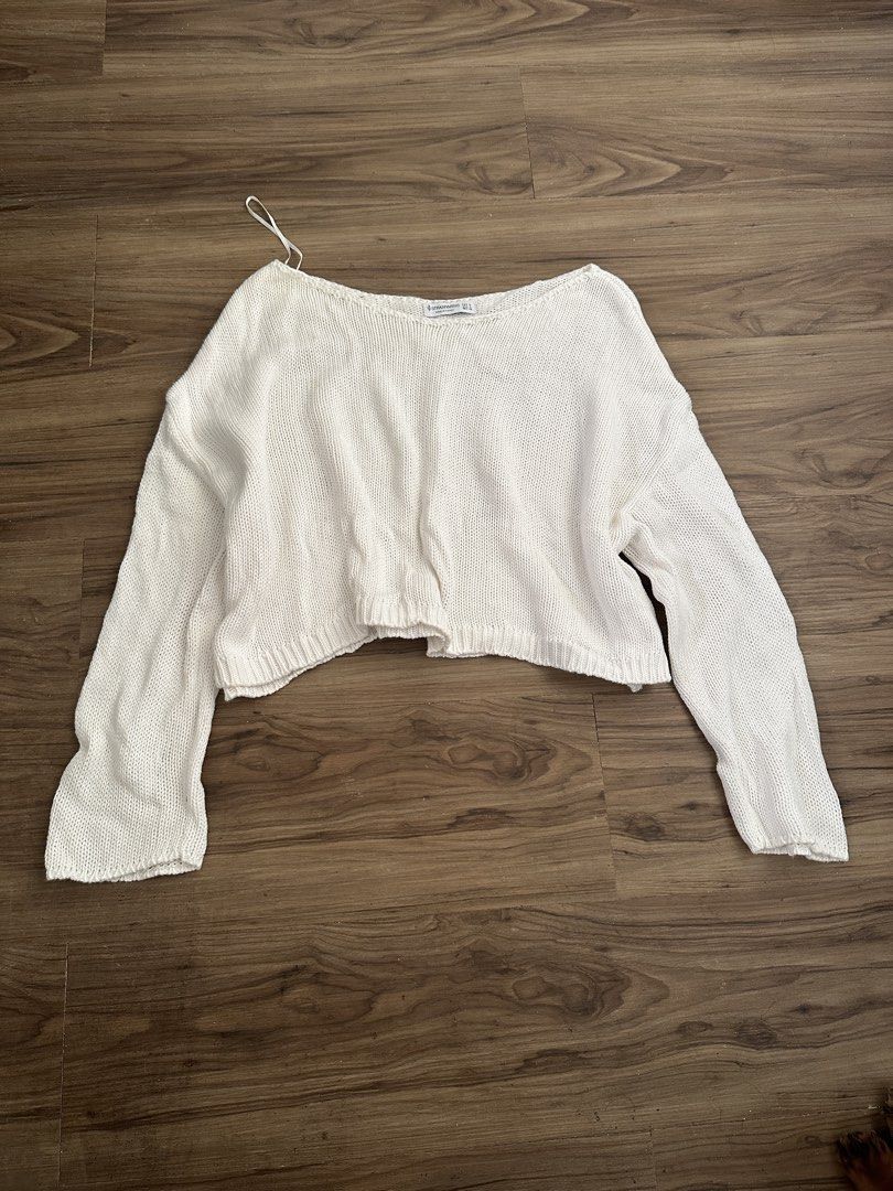 Stradivarius White Knit Cropped Sweater Size S (Category: Longsleeves) located in Paranaque City. Submitted by declutterwyae (Listing ID 1470823876, Image 1). Description: - Brand: Stradivarius - Size: S (Made in Turkey) - Color: Off-white - Design: Loose boat neck, long sleeves, cropped length, ribbed hems - Fabric: Soft knit, very comfy - Condition: Barely worn, excellent shape.