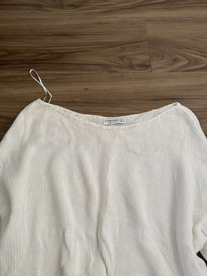 Stradivarius White Knit Cropped Sweater Size S (Category: Longsleeves) located in Paranaque City. Submitted by declutterwyae (Listing ID 1470823876, Image 2). Description: - Brand: Stradivarius - Size: S (Made in Turkey) - Color: Off-white - Design: Loose boat neck, long sleeves, cropped length, ribbed hems - Fabric: Soft knit, very comfy - Condition: Barely worn, excellent shape.