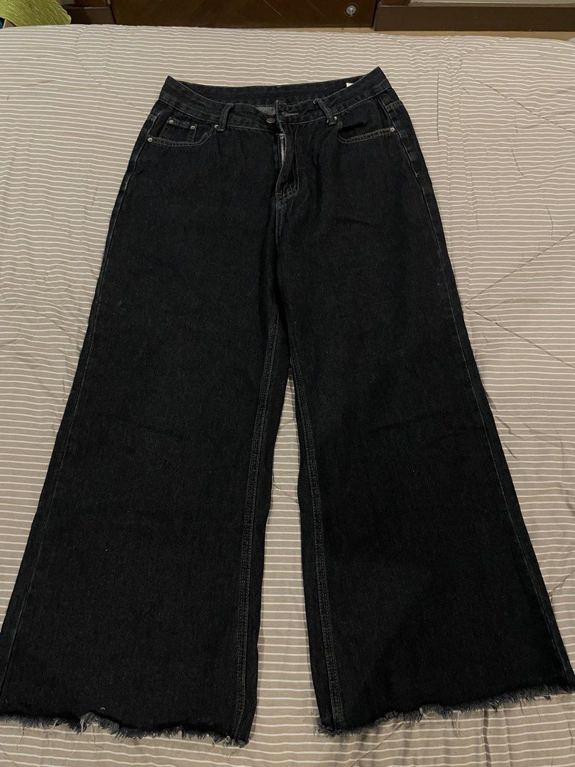 Strevra wide leg jeans (Category: Jeans) located in Las Pinas. Submitted by francesaly (Listing ID 1470787010, Image 1). Description: .