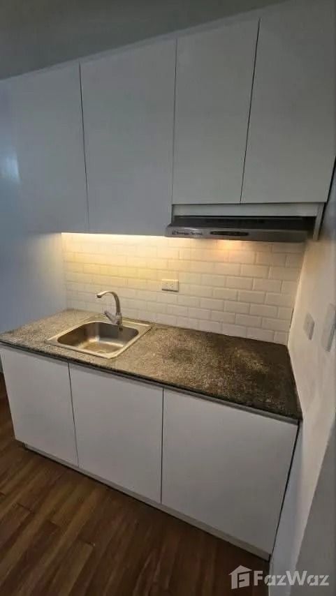 Studio Condo for sale at The Linear Makati (Category: Apartments & Condos) located in Makati City. Submitted by propertyproph (Listing ID 1470755412, Image 3). Description: 🔥 RUSH SALE! STUDIO CONDO AT THE LINEAR MAKATI – ₱2.625M NET ONLY! 🏙️ 📍 Location: The Linear Makati, Makati City Looking for an affordable condo in Makati? This semi-furnished studio on the 15th floor is a great option for first-time homeowners or property investors. 🏢 Pro