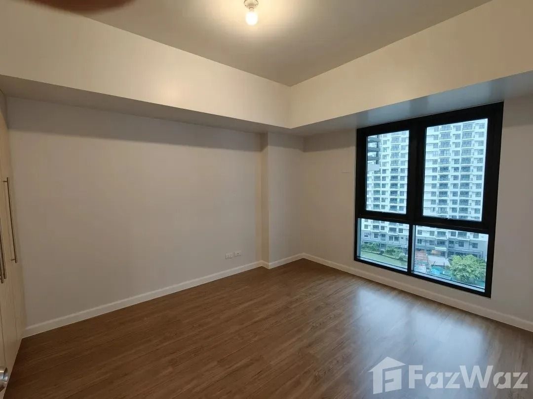 Studio Condo for sale at Viento at Cerca (Category: Apartments & Condos) located in Makati City. Submitted by propertyproph (Listing ID 1470809084, Image 2). Description: 🏙️✨ FOR SALE | VIENTO AT CERCA – TOWER 2 📍 Viento at Cerca, Las Piñas City Looking for an affordable studio condo? This west-facing unit offers a practical living space, ideal for first-time buyers, professionals, or investors seeking a potential rental property. 🏡 Studio Uni