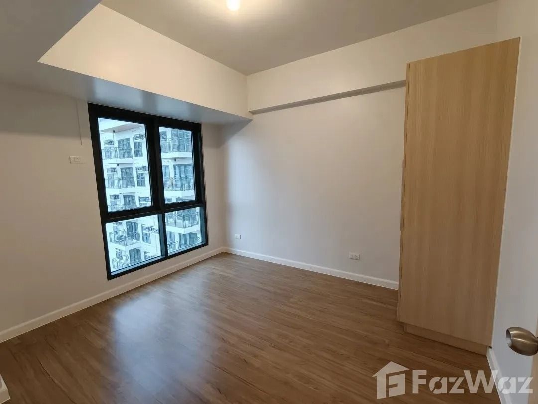 Studio Condo for sale at Viento at Cerca (Category: Apartments & Condos) located in Makati City. Submitted by propertyproph (Listing ID 1470809084, Image 3). Description: 🏙️✨ FOR SALE | VIENTO AT CERCA – TOWER 2 📍 Viento at Cerca, Las Piñas City Looking for an affordable studio condo? This west-facing unit offers a practical living space, ideal for first-time buyers, professionals, or investors seeking a potential rental property. 🏡 Studio Uni