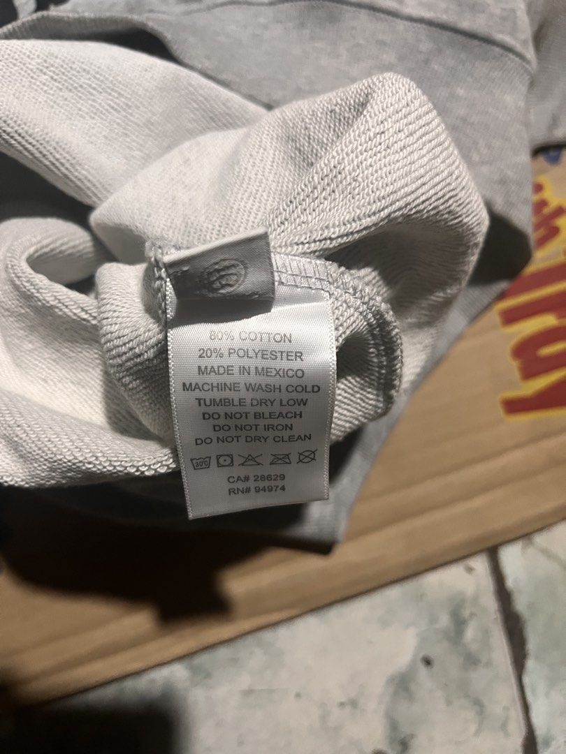Stussy (Category: Coats, Jackets and Outerwear) located in Caloocan City. Submitted by style_hoods (Listing ID 1470766560, Image 3). Description: Stussy hoddie crowns back design Need to wash, nadikitan ng alikabok sa my shoulder, pero dipa nagagamet, Size large on tags, For lalamove pick up .
