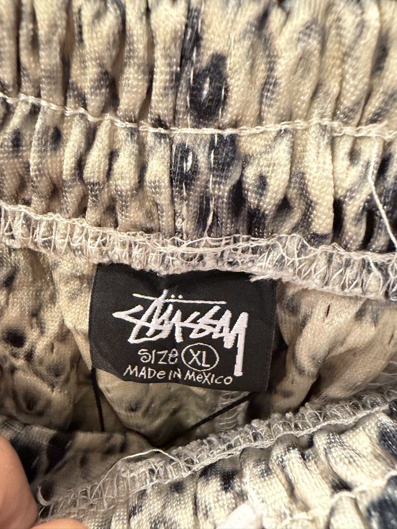 Stussy (Category: Shorts) located in Quezon City. Submitted by macleen17 (Listing ID 1470782319, Image 3). Description: Stussy Size L Excellent Condition Snake skin design Big logo design in front .