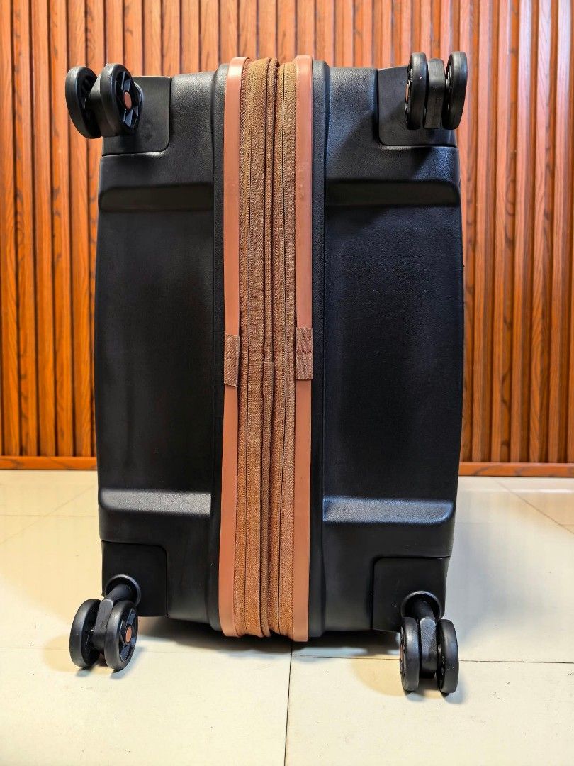 Sumdex (Category: Luggage) located in Manila. Submitted by jzjapansurplus (Listing ID 1470748933, Image 3). Description: Brand :Sumdex ✅ 💯 Legit Brand ✨ Light Weight Body ✅ Extra Large luggage ✅ H30" xW19" x D12-14 Inches ✅ 360° Wheels All smooth ✅ Heavy Duty Guaranteed ✅ Flexible Impact Resistant Body ✅ Made From Tough Polypropylene shell 👌 ✅ Telescopic Aluminum Handle ✅ TSA 007 lock with Passcode Minimal mark of usage only.