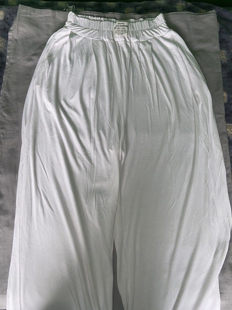 Sunrise Basic Clothes White Wide Leg Pants (Category: Jeans) located in Quezon City. Submitted by rbiityr (Listing ID 1470845847, Image 1). Description: thrifted ! flowy and super lightweight, downside is see-through siya kaya no for me 😓.