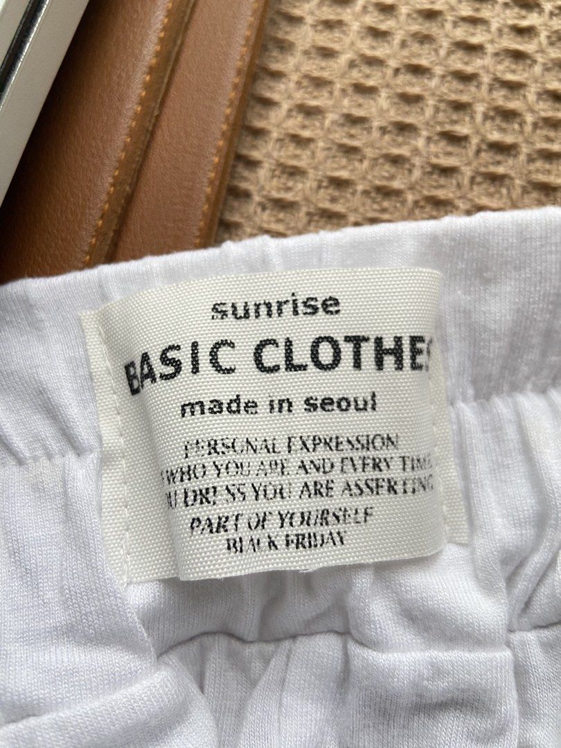 Sunrise Basic Clothes White Wide Leg Pants (Category: Jeans) located in Quezon City. Submitted by rbiityr (Listing ID 1470845847, Image 2). Description: thrifted ! flowy and super lightweight, downside is see-through siya kaya no for me 😓.