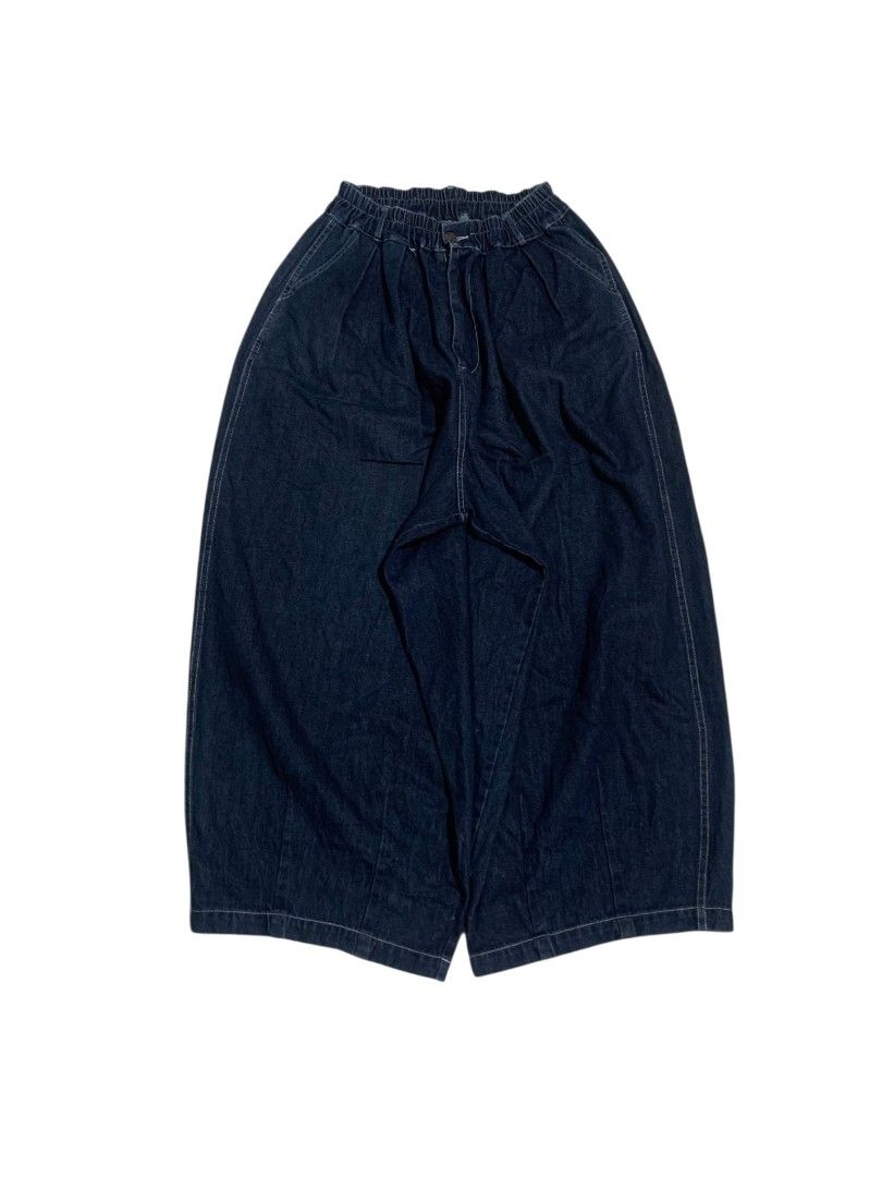 Super Baggy Barrel Pants (Category: Jeans) located in Dipolog. Submitted by ethrifttt (Listing ID 1470794918, Image 1). Description: Super Baggy Barrel Pants 28-36 waist x 39 length 19 thigh x 12 leghole excellent condition, minimal scratch lg (barely noticeable).