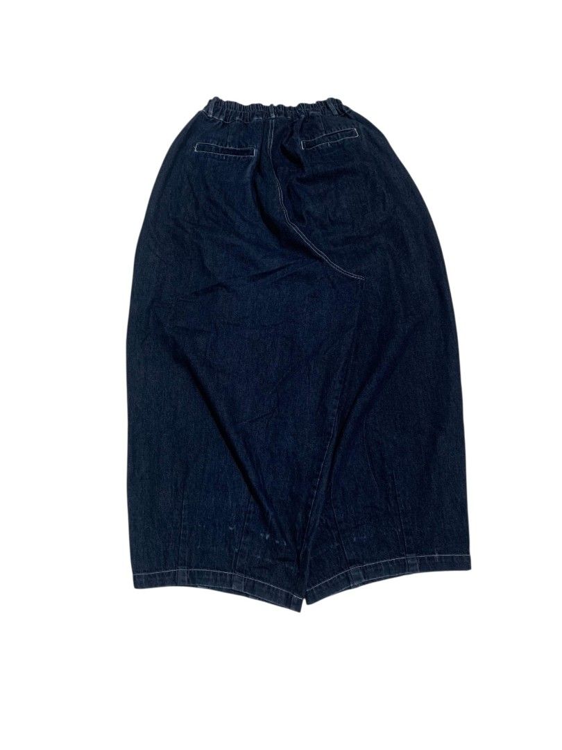 Super Baggy Barrel Pants (Category: Jeans) located in Dipolog. Submitted by ethrifttt (Listing ID 1470794918, Image 2). Description: Super Baggy Barrel Pants 28-36 waist x 39 length 19 thigh x 12 leghole excellent condition, minimal scratch lg (barely noticeable).