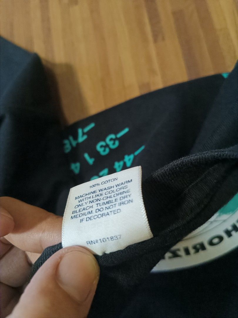 Supreme (Category: Tshirts & Polo Shirts ) located in Cavite. Submitted by south.loot (Listing ID 1470845795, Image 3). Description: Supreme Tee Medium Length 27' Width 20' Excellent condition.