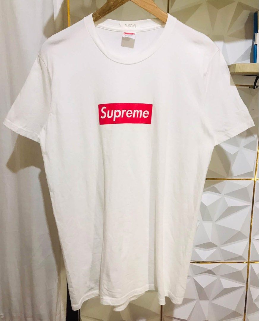 supreme brand shirt🔥 (Category: Luxury Apparel) located in Tanay. Submitted by drthriftthree (Listing ID 1470929807, Image 1). Description: excellent condition!.