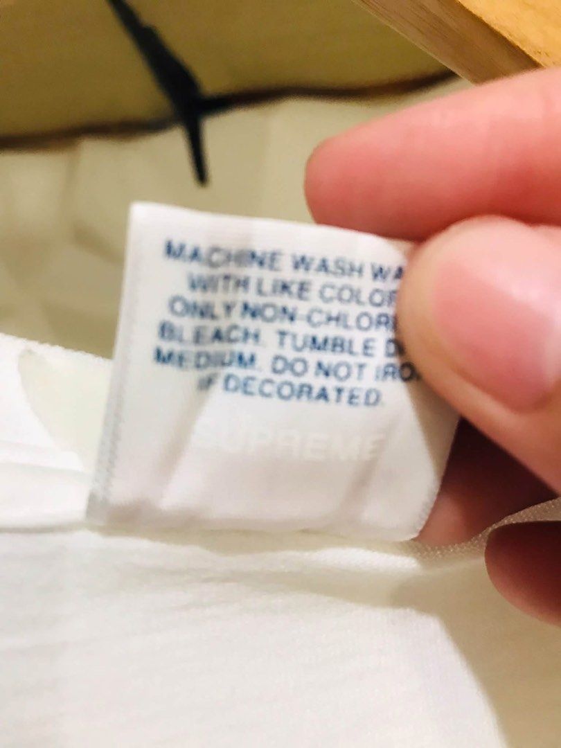 supreme brand shirt🔥 (Category: Luxury Apparel) located in Tanay. Submitted by drthriftthree (Listing ID 1470929807, Image 3). Description: excellent condition!.