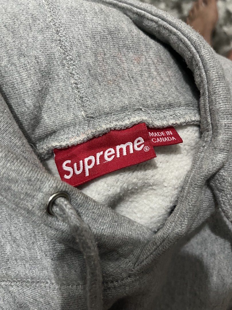 Supreme FW17 Orange box logo (Category: Coats, Jackets and Outerwear) located in Pasay City. Submitted by metro_thrift (Listing ID 1470776709, Image 2). Description: no issue 22x27 bbew condi authentic.