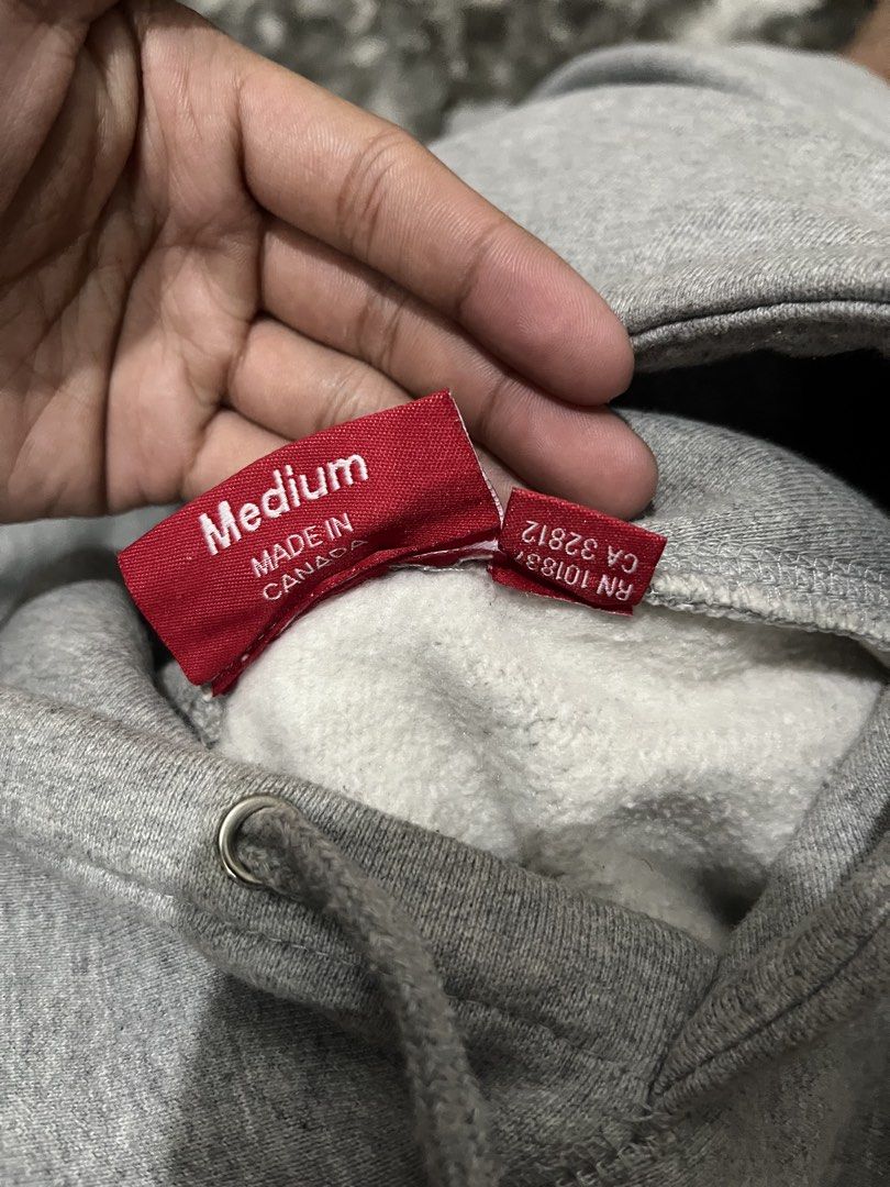 Supreme FW17 Orange box logo (Category: Coats, Jackets and Outerwear) located in Pasay City. Submitted by metro_thrift (Listing ID 1470776709, Image 3). Description: no issue 22x27 bbew condi authentic.