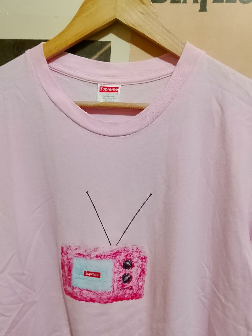 Supreme Pink TV Graphic (Category: Tshirts & Polo Shirts ) located in Manila. Submitted by emmanlacno47414 (Listing ID 1470761687, Image 2). Description: Med on tag Best fit large Width 22 Length 29 No issue/No flaws 9.7/10 Colorate Excellent Condition 800 free ship.