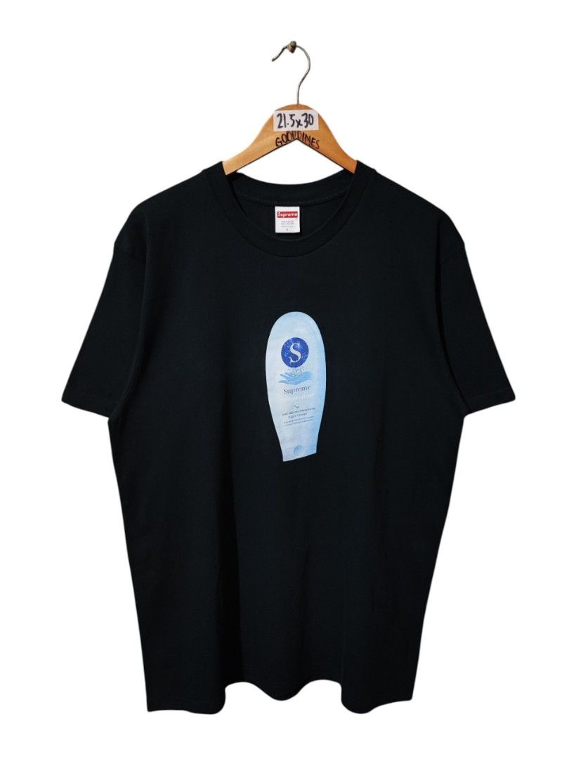 SUPREME SUPER CREAM TEE FW19 (Category: Tshirts & Polo Shirts ) located in Iloilo. Submitted by gooddimes (Listing ID 1470922186, Image 1). Description: Supreme Super Cream Tee FW19 Authentic Size on tag: Large Dimes: 21.5x30L Issue/s: None Color rate: 9.5/10 Like new condition ₱1,799 +sf Reminders: - All items are thrifted, please manage your expectations - Color may vary due to lighting - Please wash before using the item - Due to different per