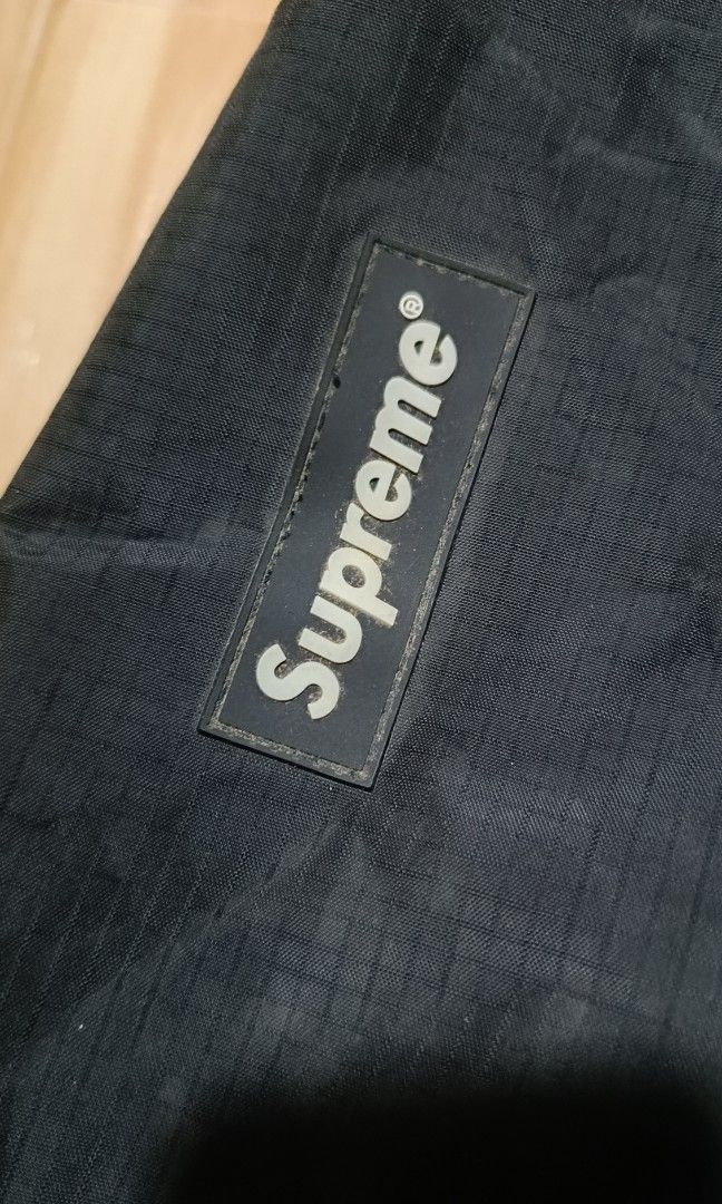 supreme travelbags (Category: Sling Bags) located in Manila. Submitted by jheizkiehi39708 (Listing ID 1470886753, Image 3). Description: excellent condition no.strap for shoulder.