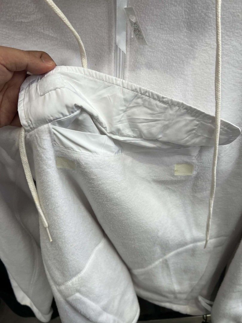 Supreme White Fleece Half-Zip Hoodie (Category: Coats, Jackets and Outerwear) located in Urdaneta. Submitted by jayceegarage (Listing ID 1470880687, Image 3). Description: - Brand: Supreme - Style: White fleece half-zip hoodie - Material: Cozy, warm fleece - Features: Quarter-zip neck, drawstring hood, adjustable fit - Pocket: Front pouch pocket with embroidered Supreme lettering on the flap - Condition: Clean white colorway, tagged inside collar