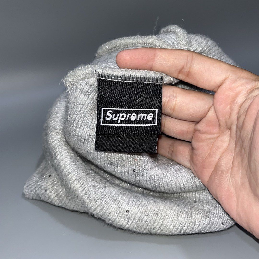 Supreme x New Era Metallic Arc Beanie (Category: Beanies) located in Cebu City. Submitted by kahitano.nalang (Listing ID 1470817492, Image 2). Description: Supreme x New Era Metallic Arc Beanie Authentic Like New No Issue DM 📩.