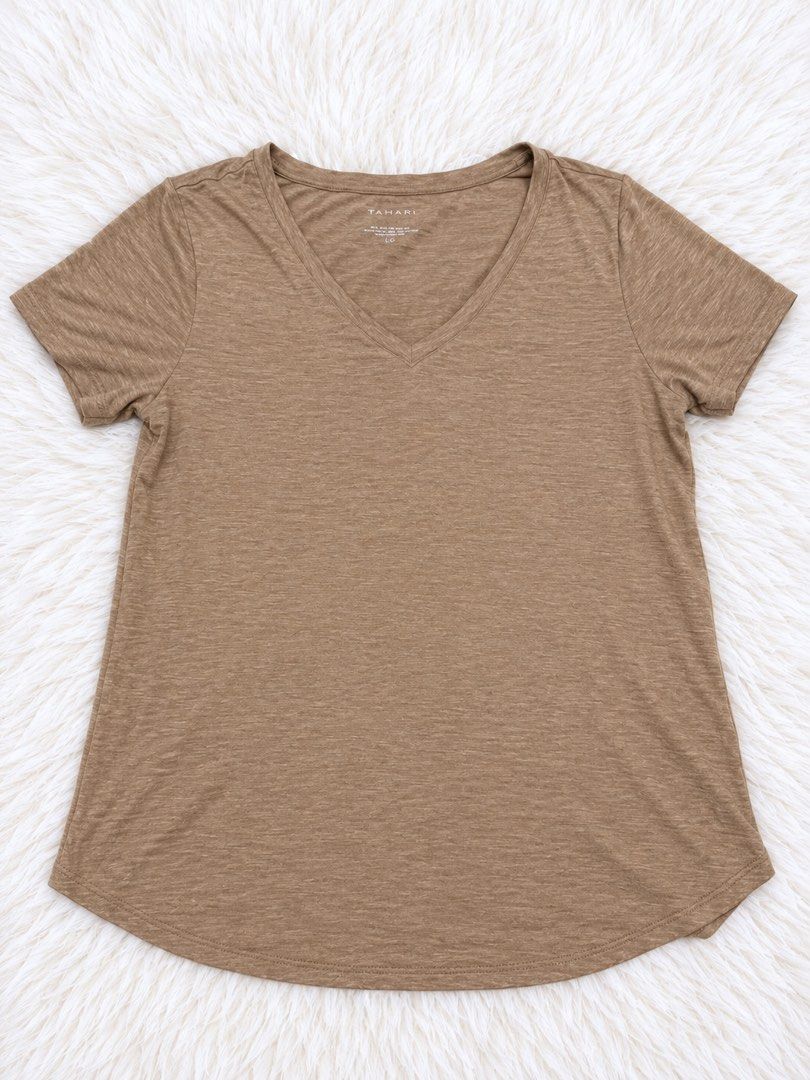 Tahari Tops (Category: Shirts) located in San Fernando. Submitted by maindaysanik2x (Listing ID 1470845491, Image 1). Description: Large.