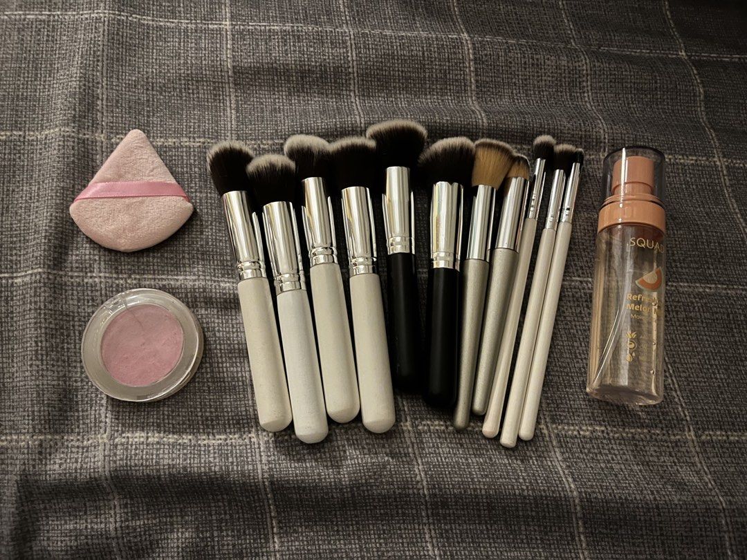 TAKE ALL BRUSHES & MAKEUP (Category: Makeup) located in Cavite. Submitted by enamour.cvt (Listing ID 1470905738, Image 1). Description: .