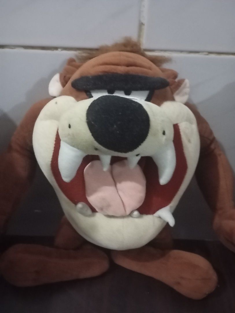Taz stuff toy (Category: Plushies & Soft Toys) located in Las Pinas. Submitted by quick_deals_great_finds2 (Listing ID 1470880040, Image 2). Description: 10 inches tall Good condition.