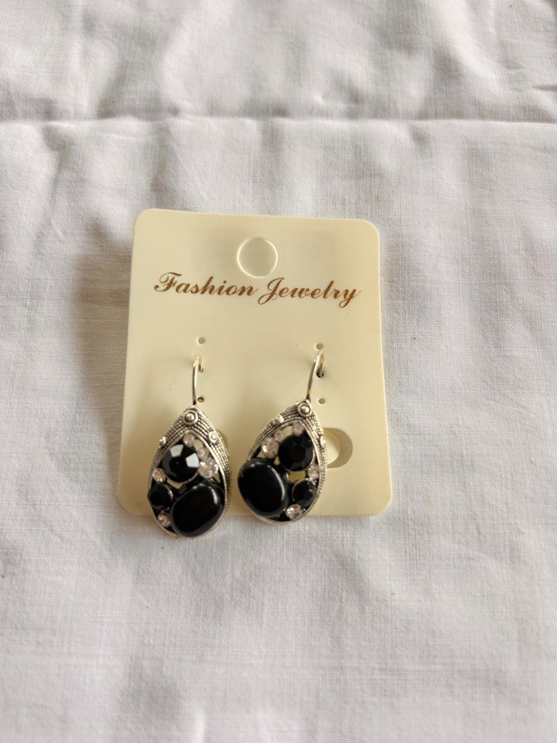Tear Drop gem blue black earrings (Category: Earrings) located in Pinamalayan. Submitted by _dragonfly (Listing ID 1470774209, Image 2). Description: .