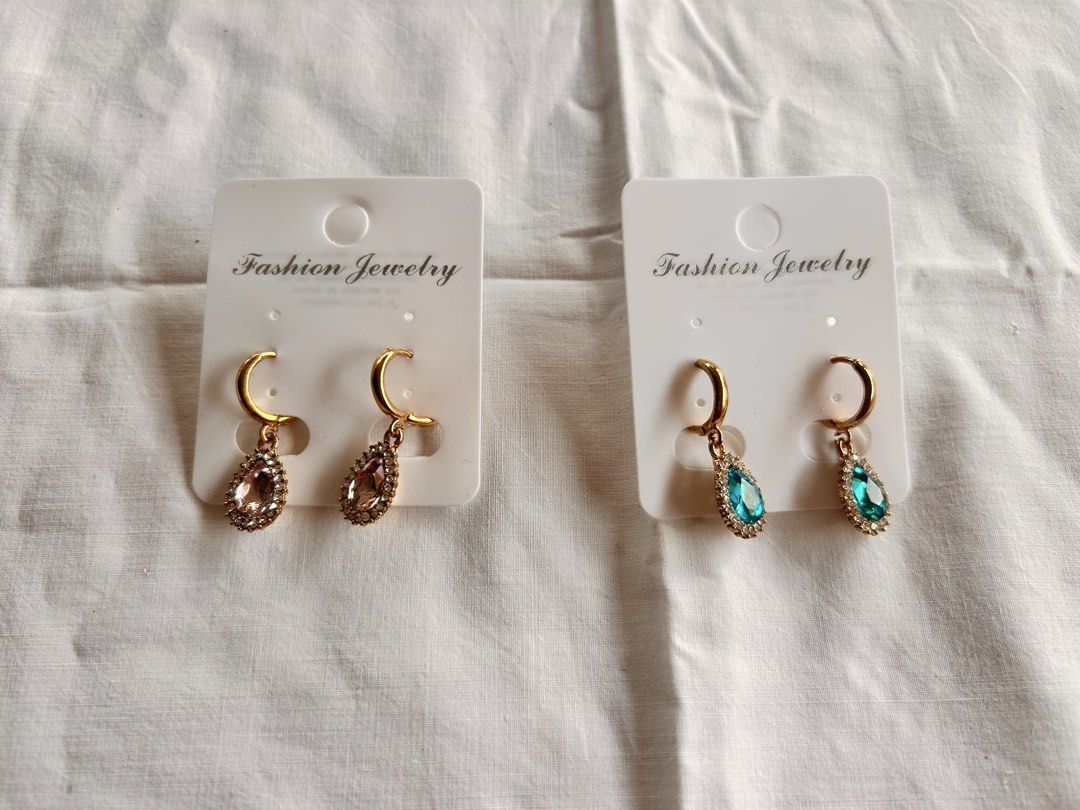 Tear Drop Gem Earrings y2k (Category: Earrings) located in Pinamalayan. Submitted by _dragonfly (Listing ID 1470774474, Image 1). Description: .