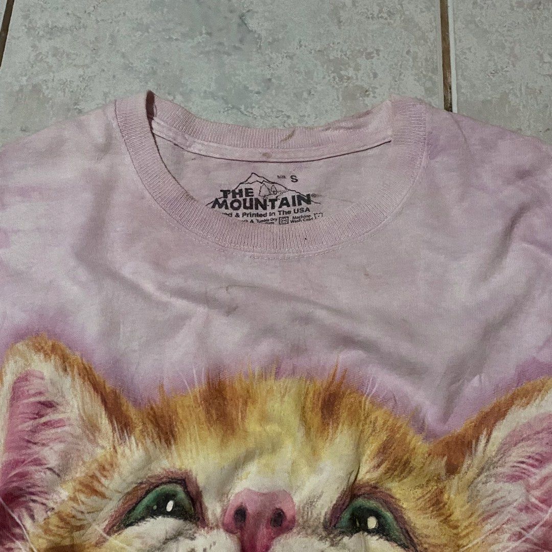 THE MOUNTAIN (Category: Tshirts & Polo Shirts ) located in Bacolod City. Submitted by thriftedfits. (Listing ID 1470907385, Image 2). Description: 𝗧𝗛𝗘 𝗠𝗢𝗨𝗡𝗧𝗔𝗜𝗡 ♻️ Size: S on tag | best fit S to M Measurements: 19” width / 28” length Condition: Excellent (10/10 Color rate) Flaws: None, washables only Price: ₱350 + shipping fee 🏷️ Mode of Payment: GCash / Bank Courier: J&T Express (nationwide).