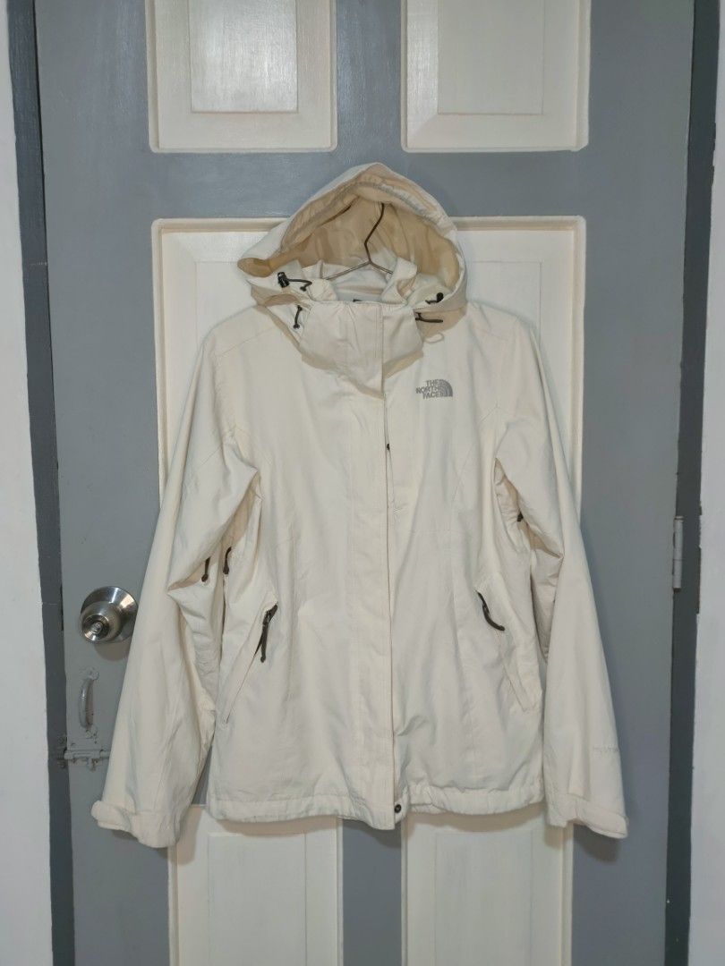 THE NORTH FACE (Category: Coats, Jackets and Outerwear) located in Davao. Submitted by LloydThrifter16 (Listing ID 1470750921, Image 1). Description: THE NORTH FACE UNISEX MEDIUM AS NEW.