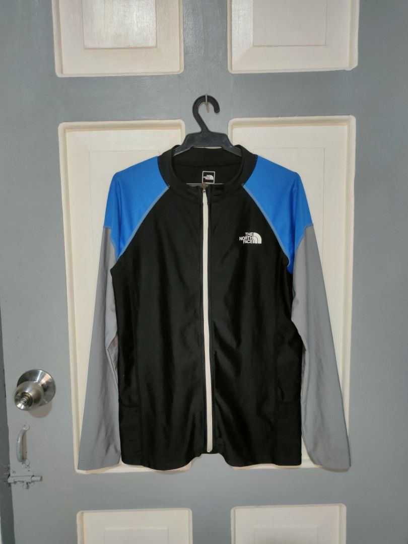 THE NORTH FACE (Category: Coats, Jackets and Outerwear) located in Davao. Submitted by LloydThrifter16 (Listing ID 1470835999, Image 1). Description: .