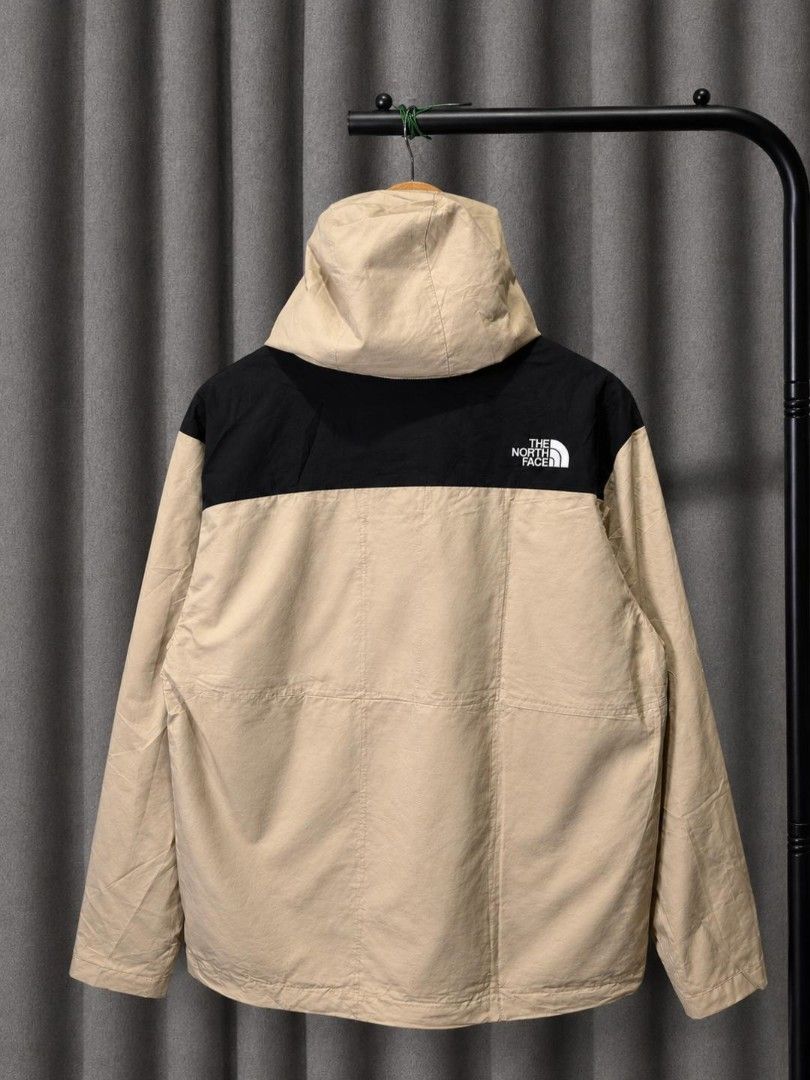 THE NORTH FACE ANTORA JACKET (Category: Coats, Jackets and Outerwear) located in Davao. Submitted by blazing.rachel02 (Listing ID 1470853806, Image 2). Description: Large on tag 23 x 28 Bagong bago pa No issue Detachable hood, packable Need wash only.